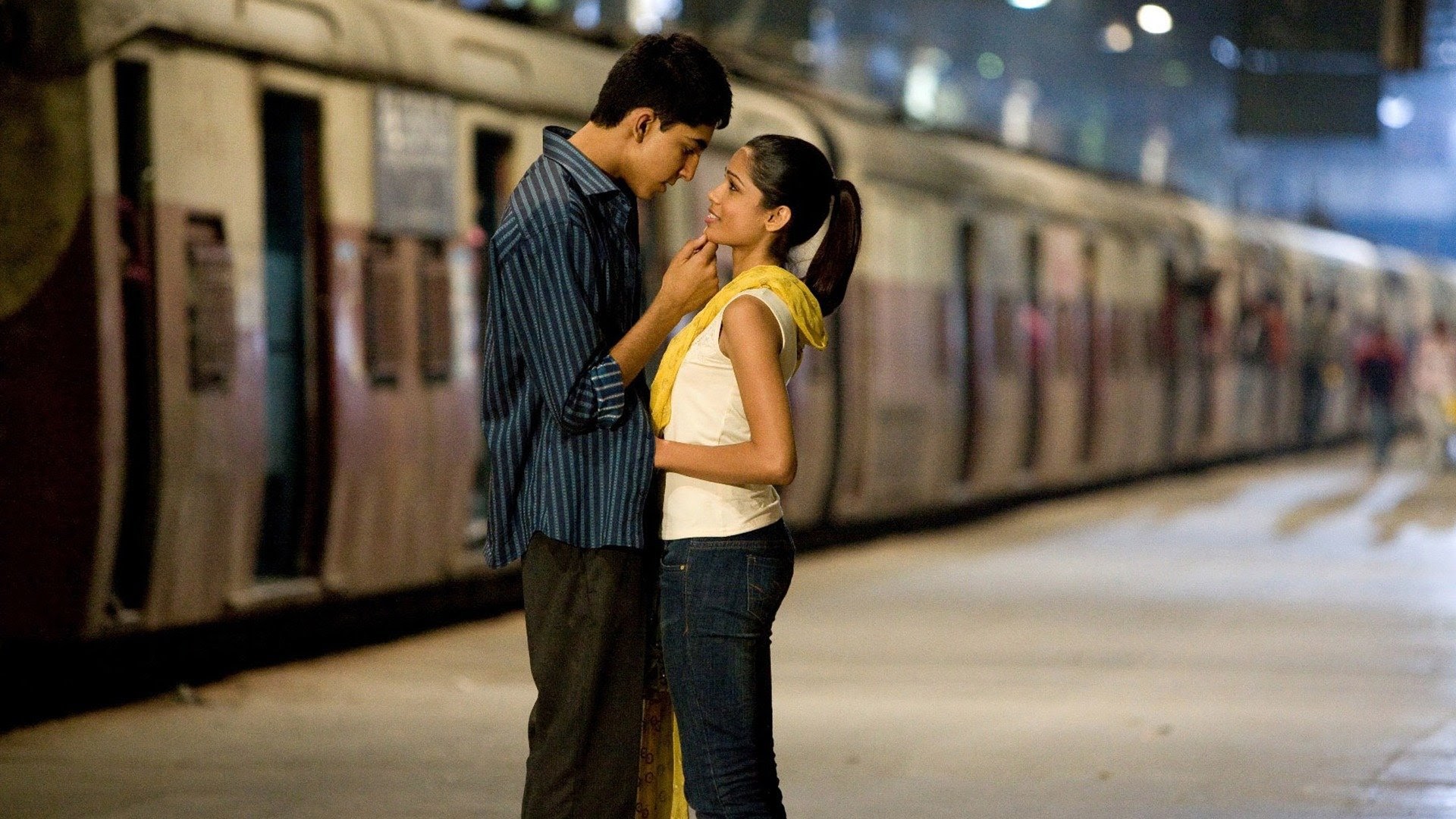 L-R: Dev Patel and Freida Pinto in Slumdog Millionaire